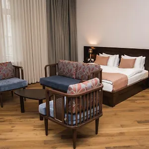 https://makmani-hotel.alltbilisihotels.com